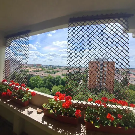 Happy Station Apartment